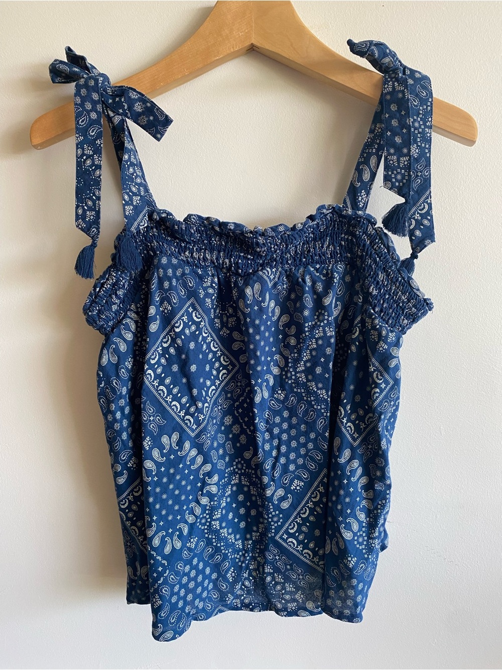 Old Navy Bandana Print Tie Shoulder Cami Tank Top Blue Paisley Smocked Medium M